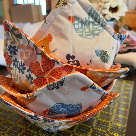 Chickens/flowers /polka dots
Bowl cozies Microwavable/reversible 
100% cotton - Picture 3 of 3
